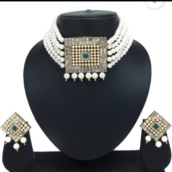 Green Pearl Choker Necklace Earrings Set  never worn - Picture 2 of 7